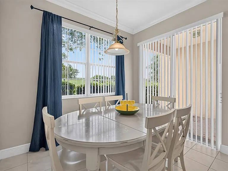 904 Assembly Ct — Photo 7