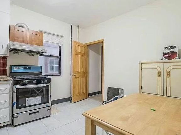 4th image of 147-11 35th Ave