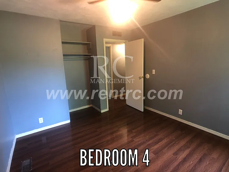 903 Southmoor Dr — Photo 15
