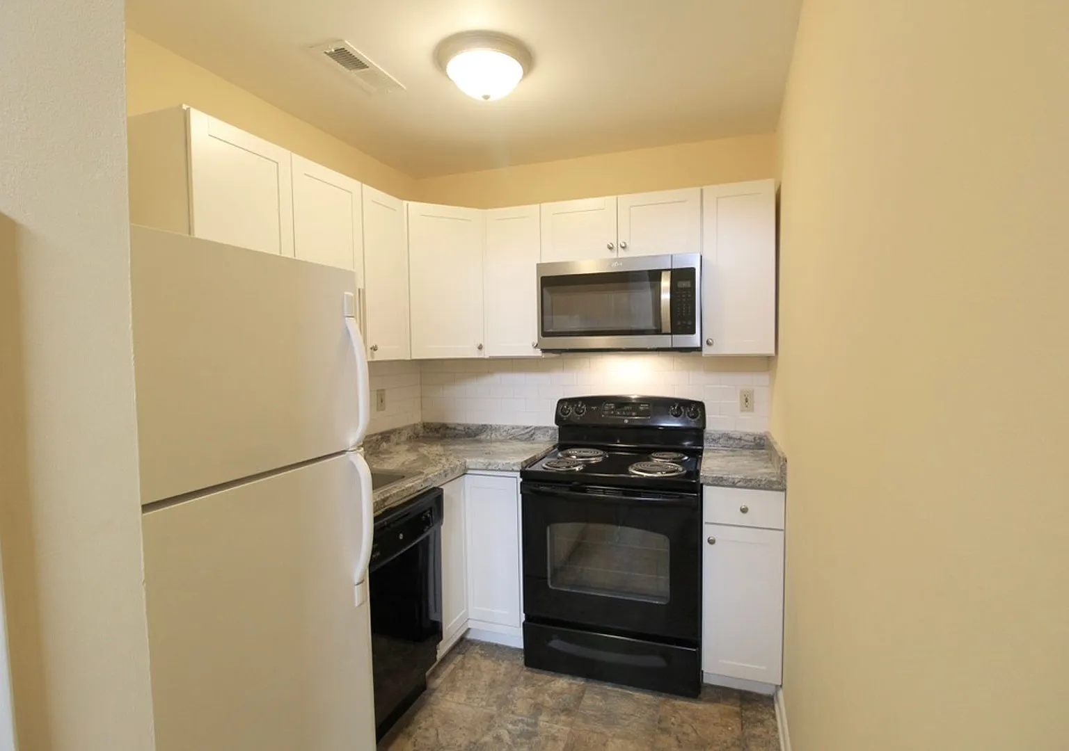 Camden Townhomes 1352 — Photo 3