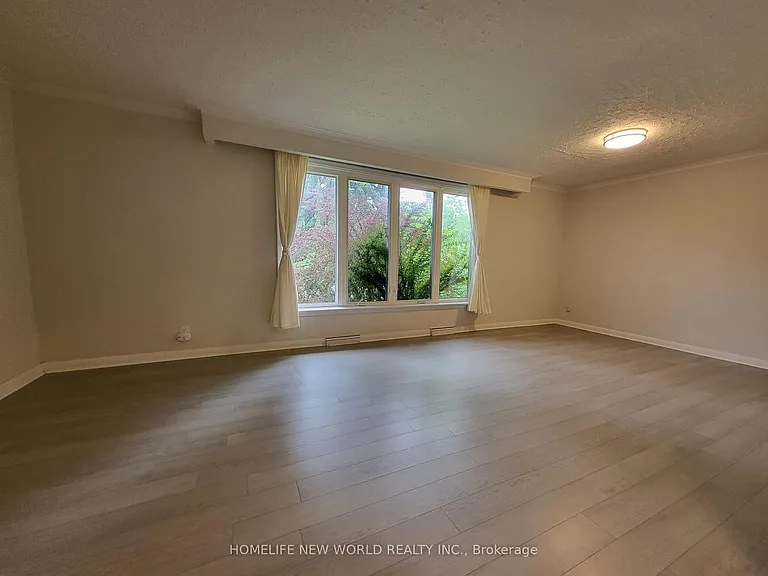 118 Cartier Cres #UPPER — Photo 3