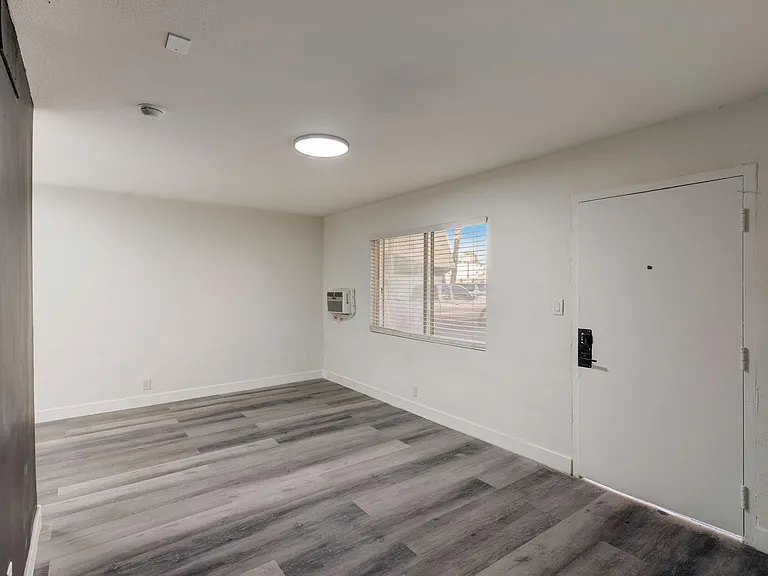 1922 Fairfield Ave #101 — Photo 3