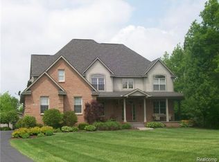 191 Presidio Dr, Ortonville, MI 48462