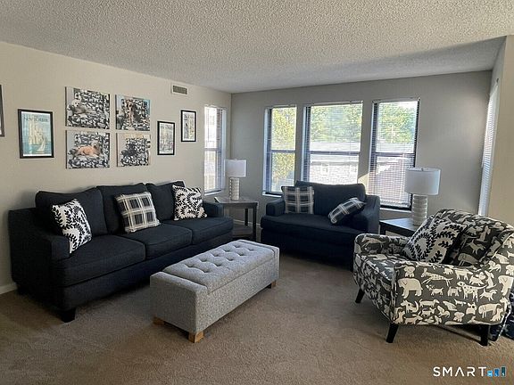 4th image of 3208 Whitney Avenue #403