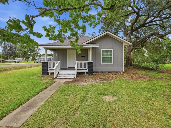 1748 18th St, Port Arthur, TX 77640