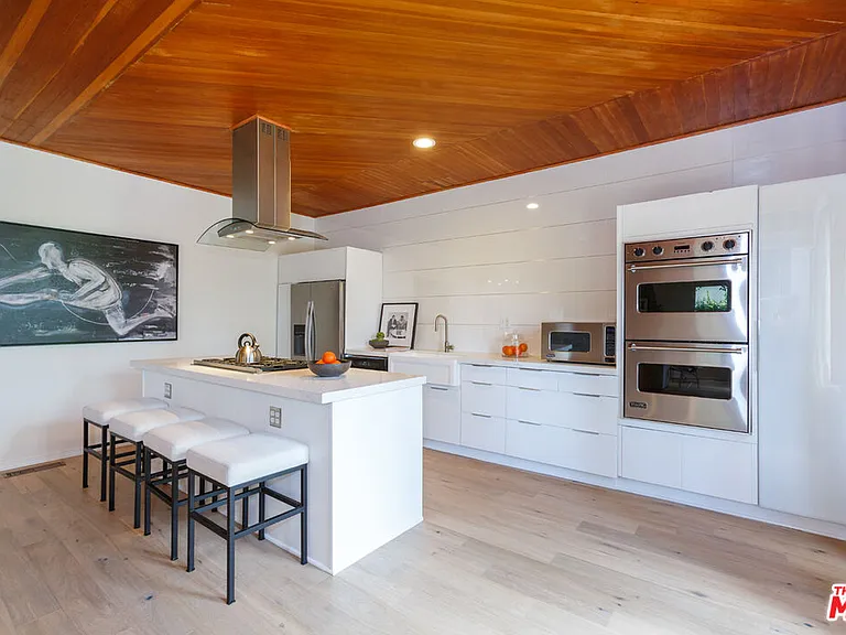 465 S Sherbourne Dr — Photo 6