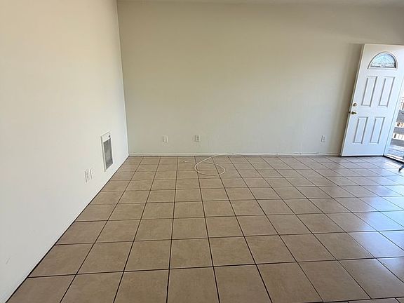 3rd image of 1901 N Spurgeon St APT 9