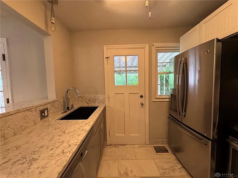 1260 Delaine Ave — Photo 7