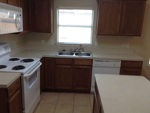 3rd image of 3012 Elderberry Dr