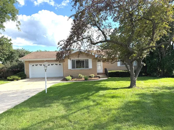 2323 Carriage Ln, Lindenhurst, IL 60046