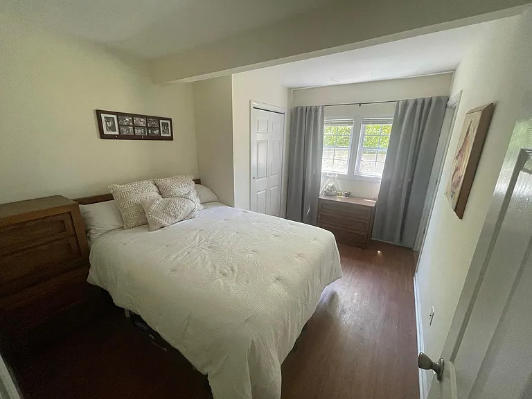 1105 Clarendon St — Photo 4