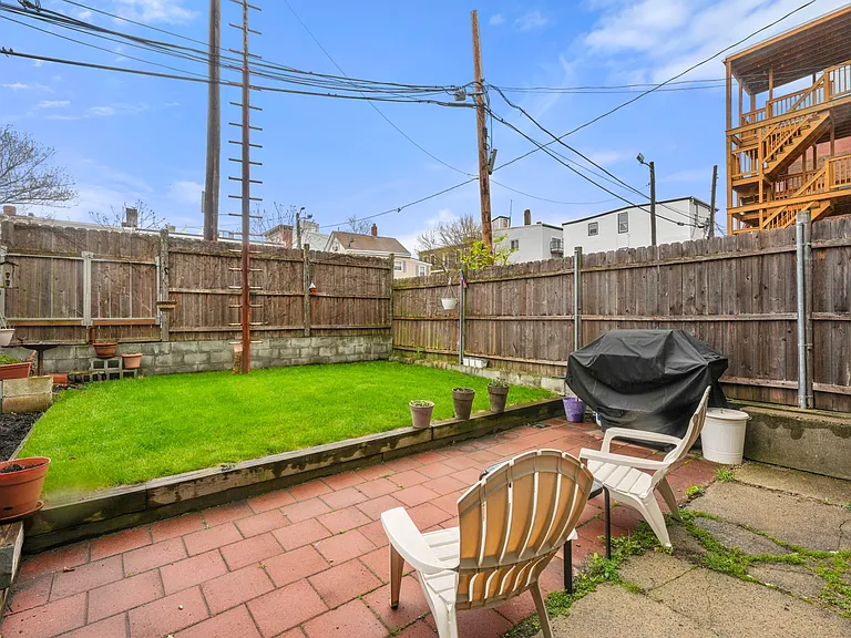 139 Paris St — Photo 10