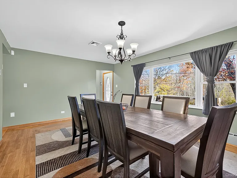 91 Meyerhoff Rd — Photo 1