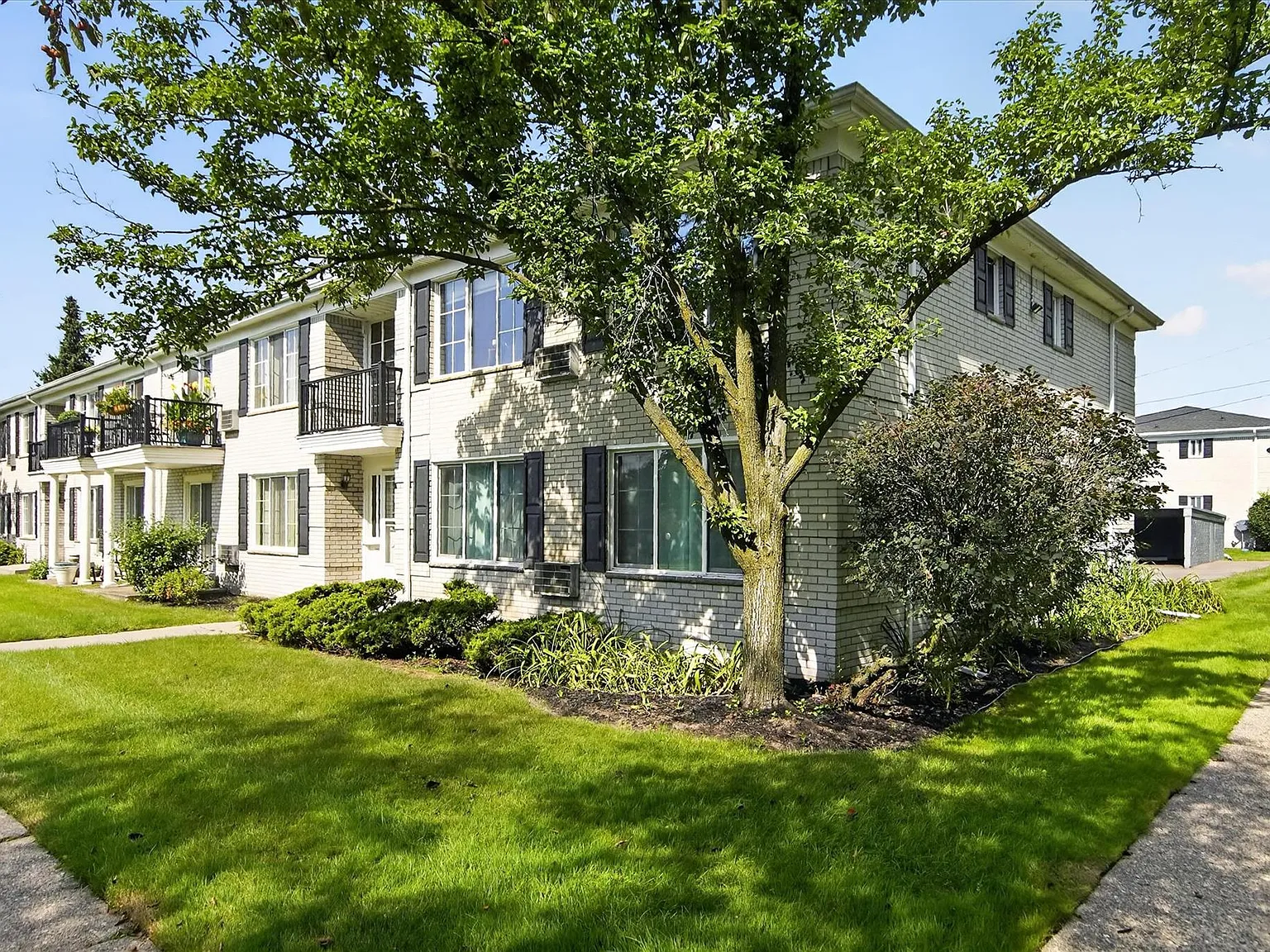 100 W Hickory Grove Rd — Photo 4
