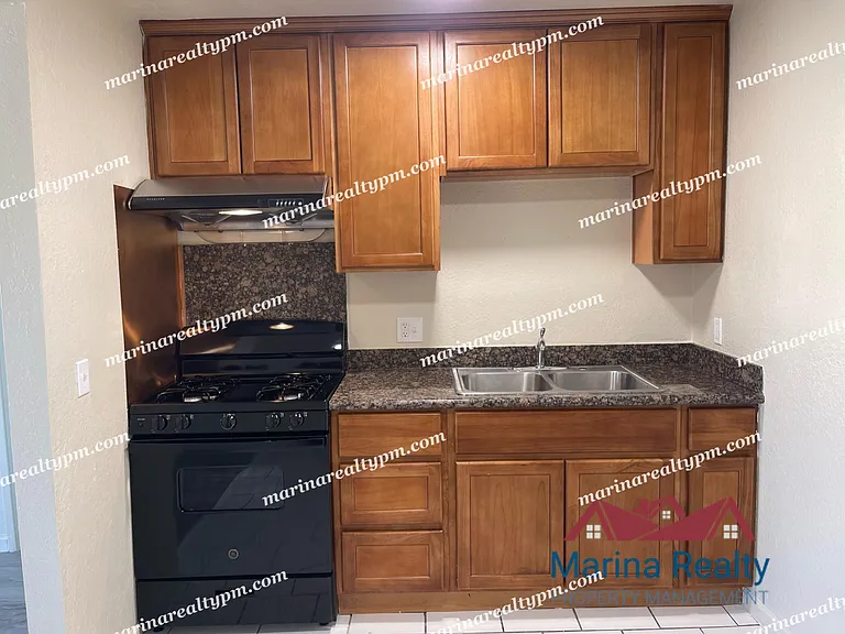 1220 Dana Dr #J — Photo 5