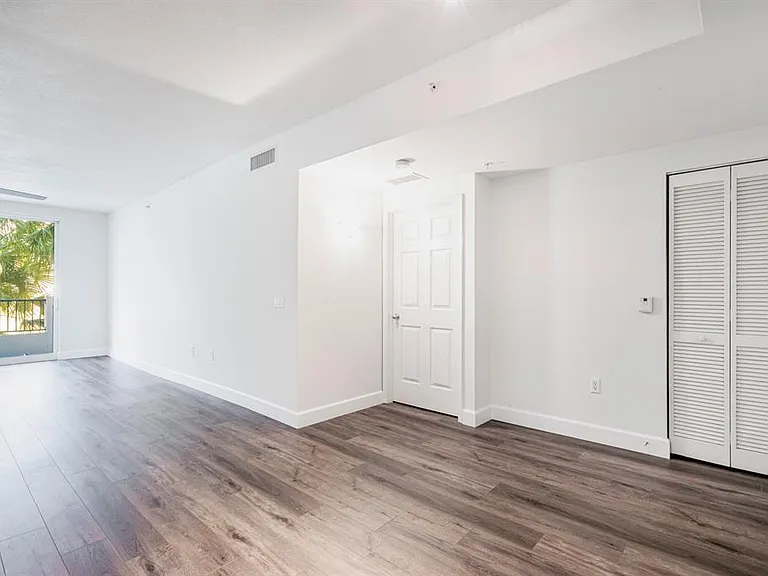 2421 NE 65th St #309 — Photo 9