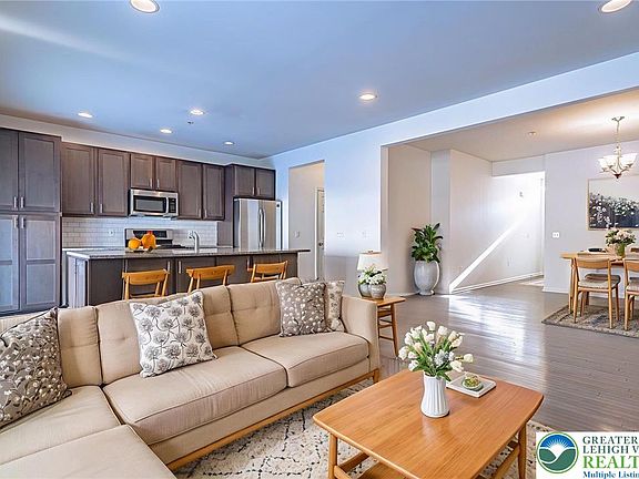 5th image of 1362 Caspian St