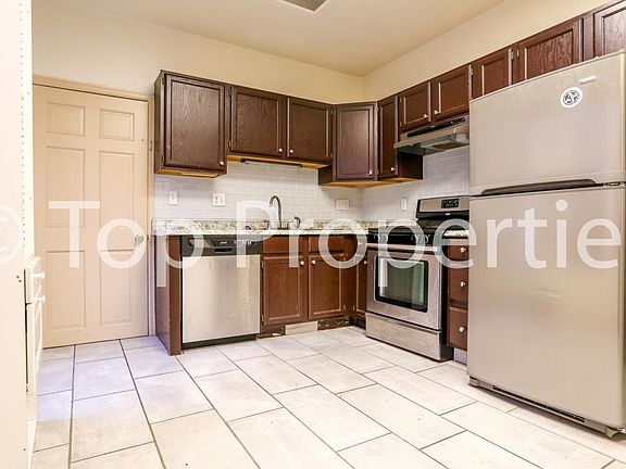 3rd image of 1871 N Race St
