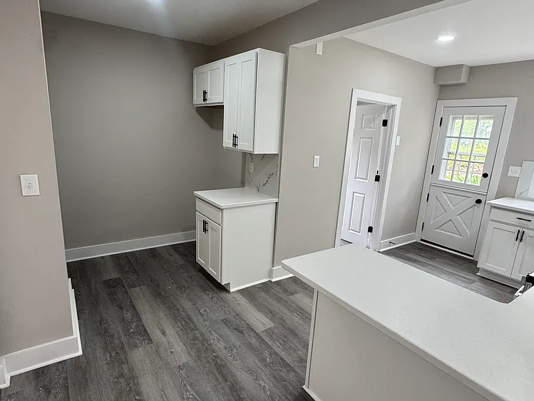 33 S Academy St — Photo 3