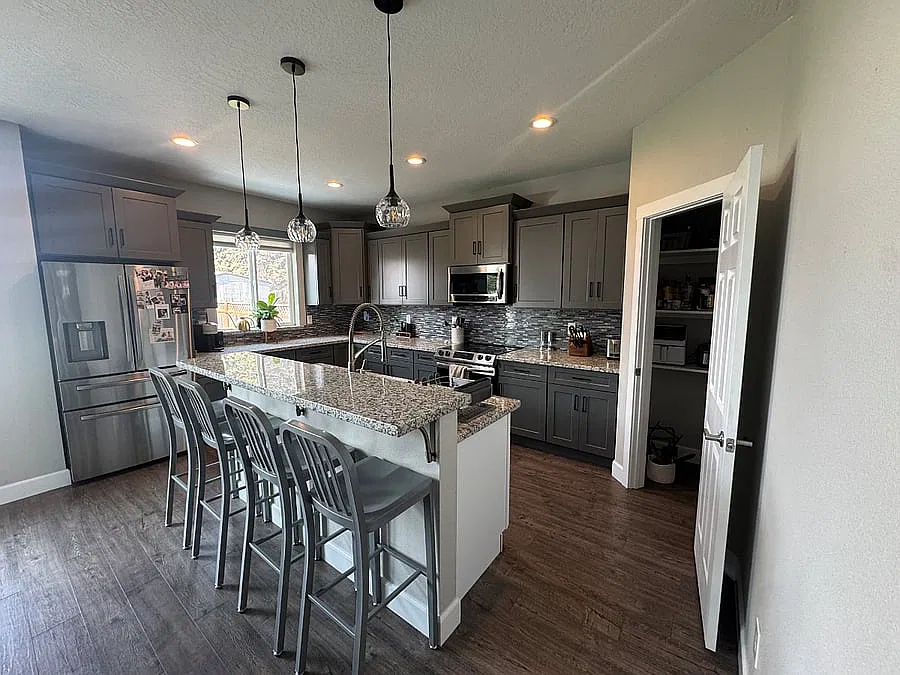 3 bed, 1576 sqft, $3,200 — Photo 2