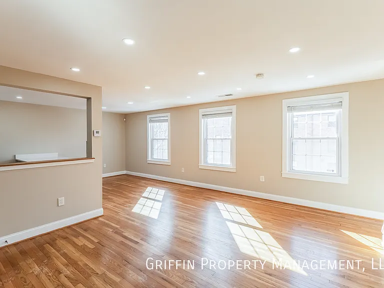 2123 Young St SE #202 — Photo 5