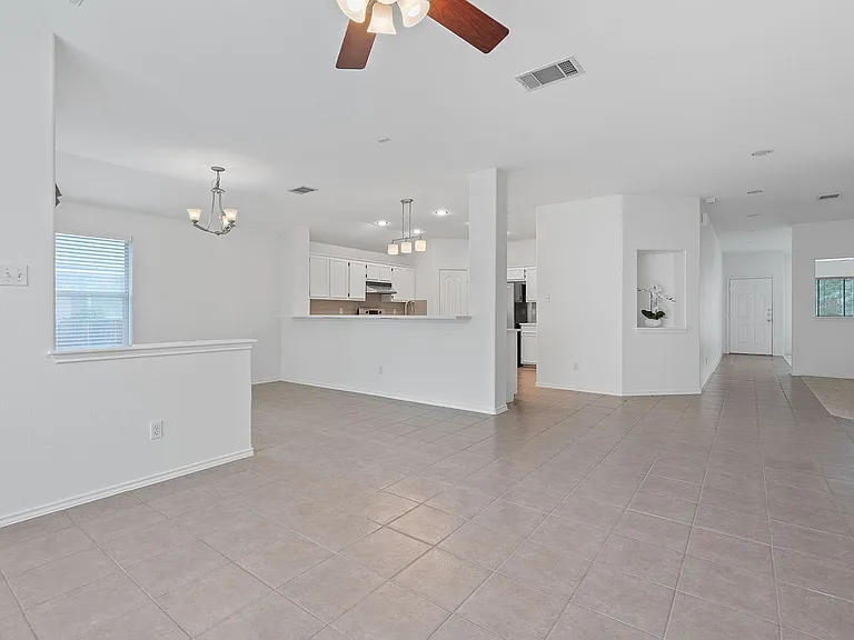 909 Saba Cv — Photo 8