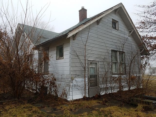 2nd image of 100 5th St