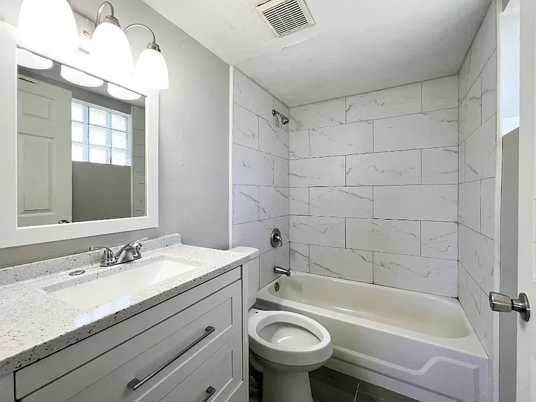 563 S Hague Ave — Photo 3
