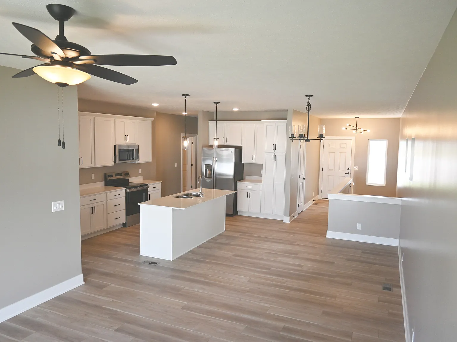8212 8208 Townhomes — Photo 4