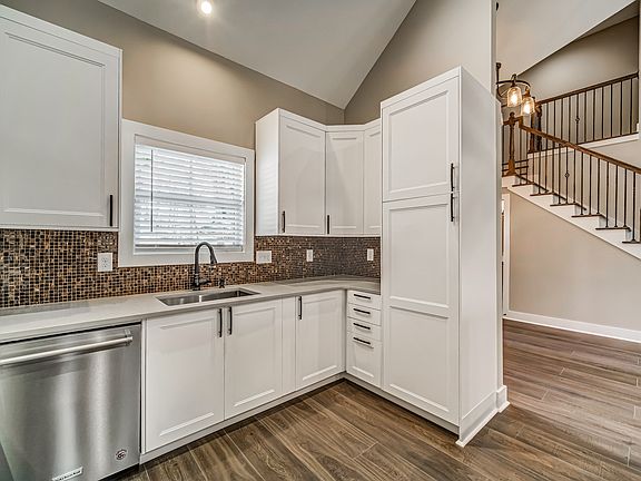 5th image of 422 Sherwood Dr