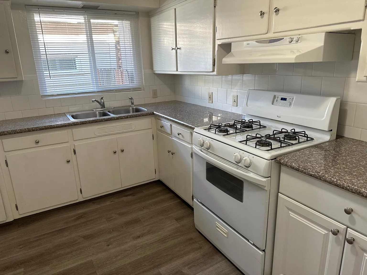 808 E Clinton Ave — Photo 3