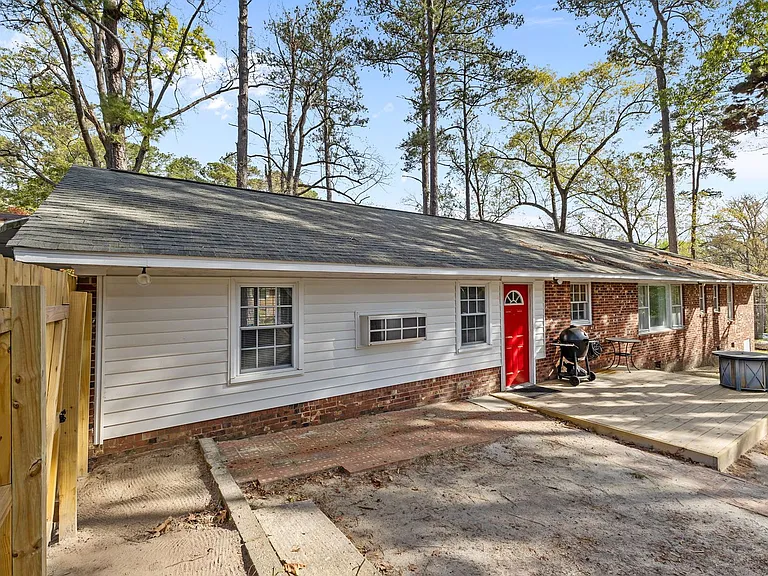 2125 Forest Hills Dr — Photo 27
