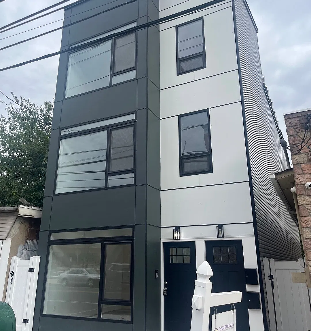706 Bergen St — Photo 1