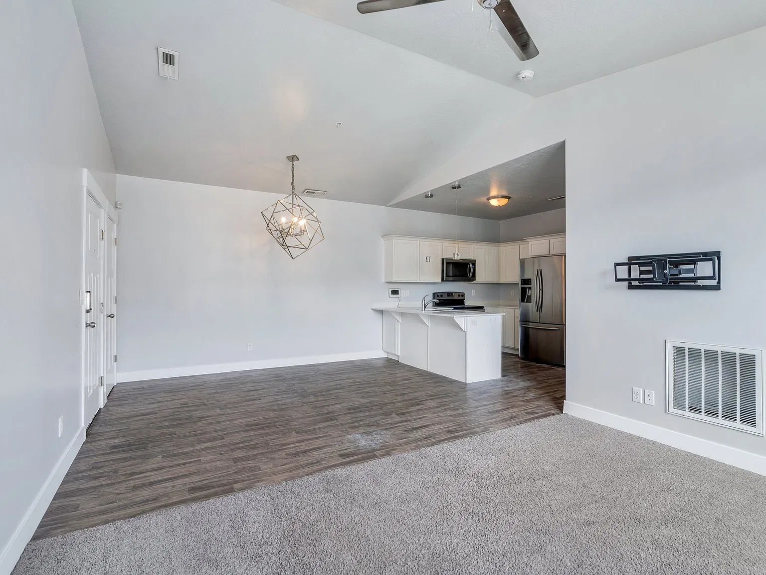 3 bed, 2100 sqft, $700 — Photo 4