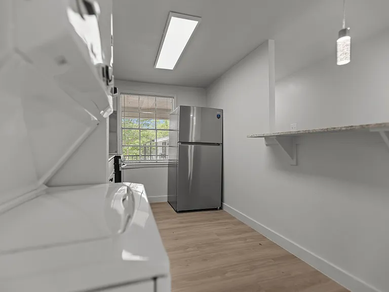 515 W Houston St — Photo 7