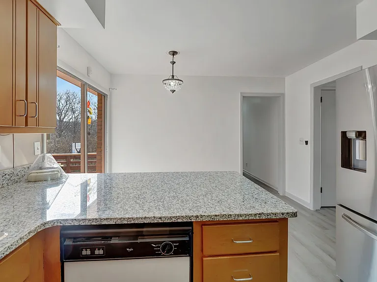 6469 Fleetwood Dr — Photo 10