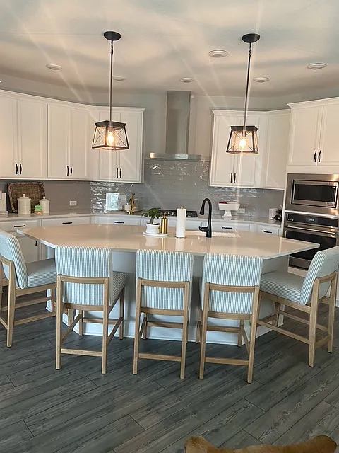 3 bed, 1950 sqft, $3,400 — Photo 2