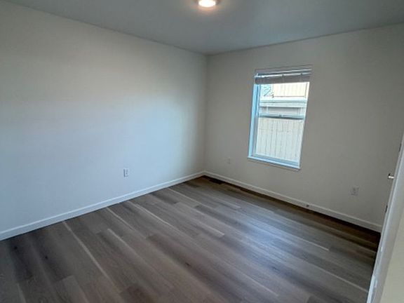 5th image of 858 3rd Ave W #1
