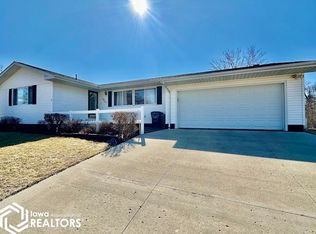 2939 Irish Ridge Rd, Burlington, IA 52601