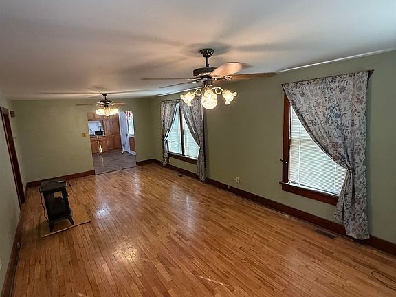 4th image of 1418 Broadway St