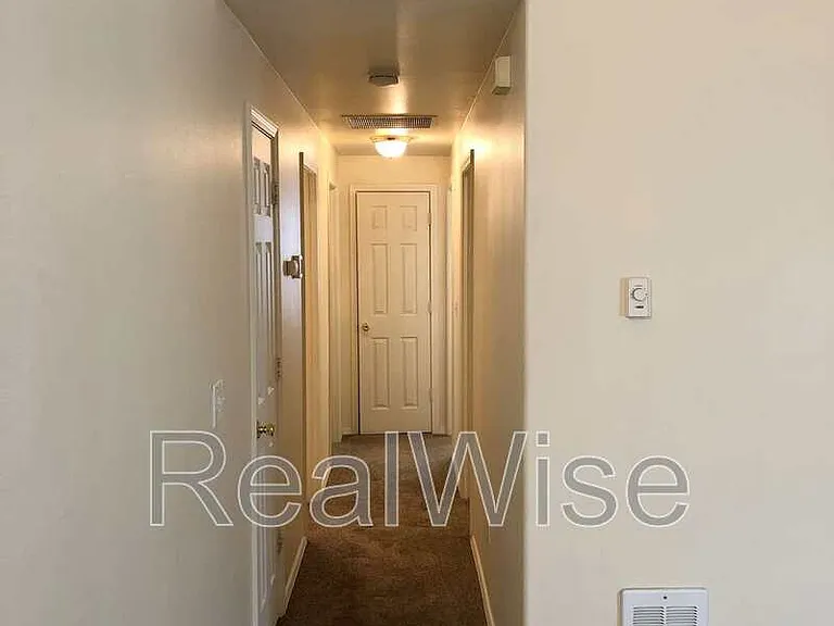 1231 SW 33rd St — Photo 8