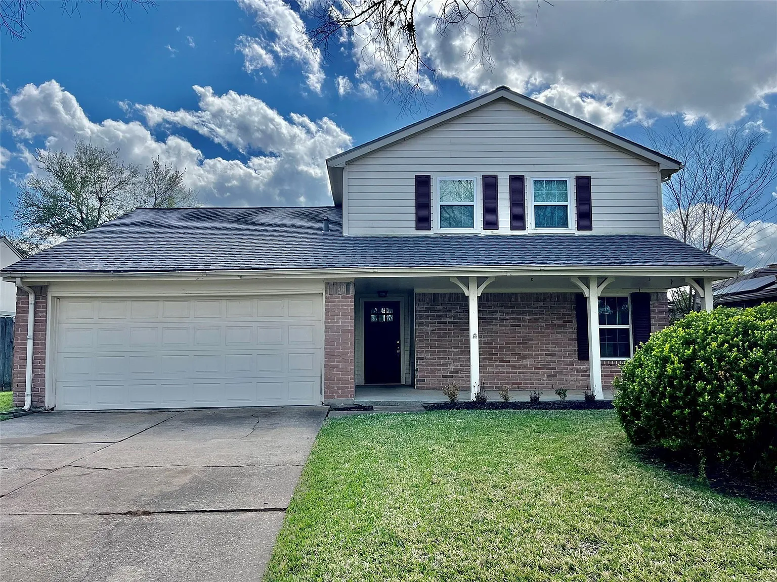 3 bed, 2.5 bath, 1829 sqft, $2,100 — Photo 1