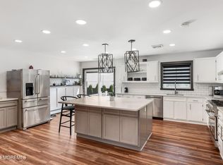 930 Fairview Dr, Toms River, NJ 08753