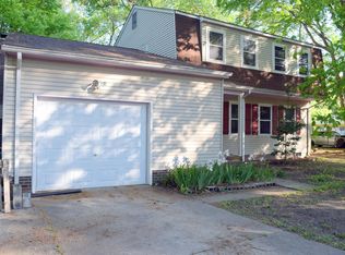 202 York Warwick Dr, Yorktown, VA 23692