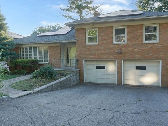2nd image of 8 Mountain Way S