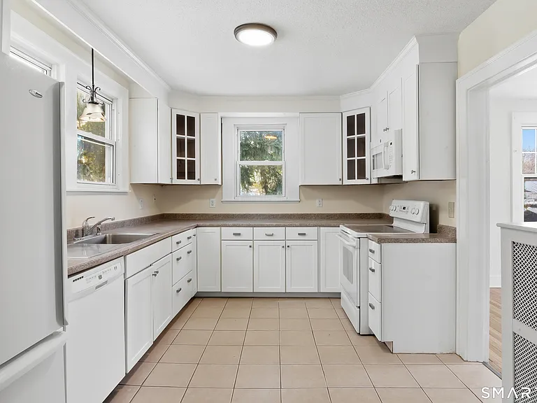 815 E Main St — Photo 16