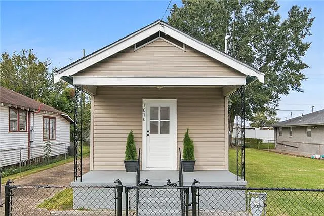 1 bed, 1.0 bath, 672 sqft, $1,350 — Photo 2