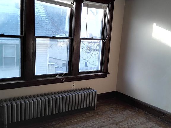 4th image of 2510 Fillmore St NE #2