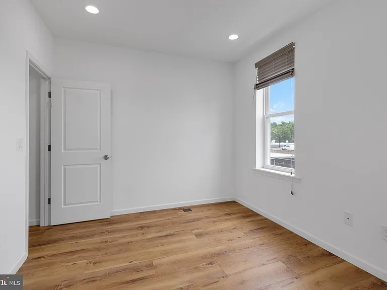 2516 W Master St — Photo 35