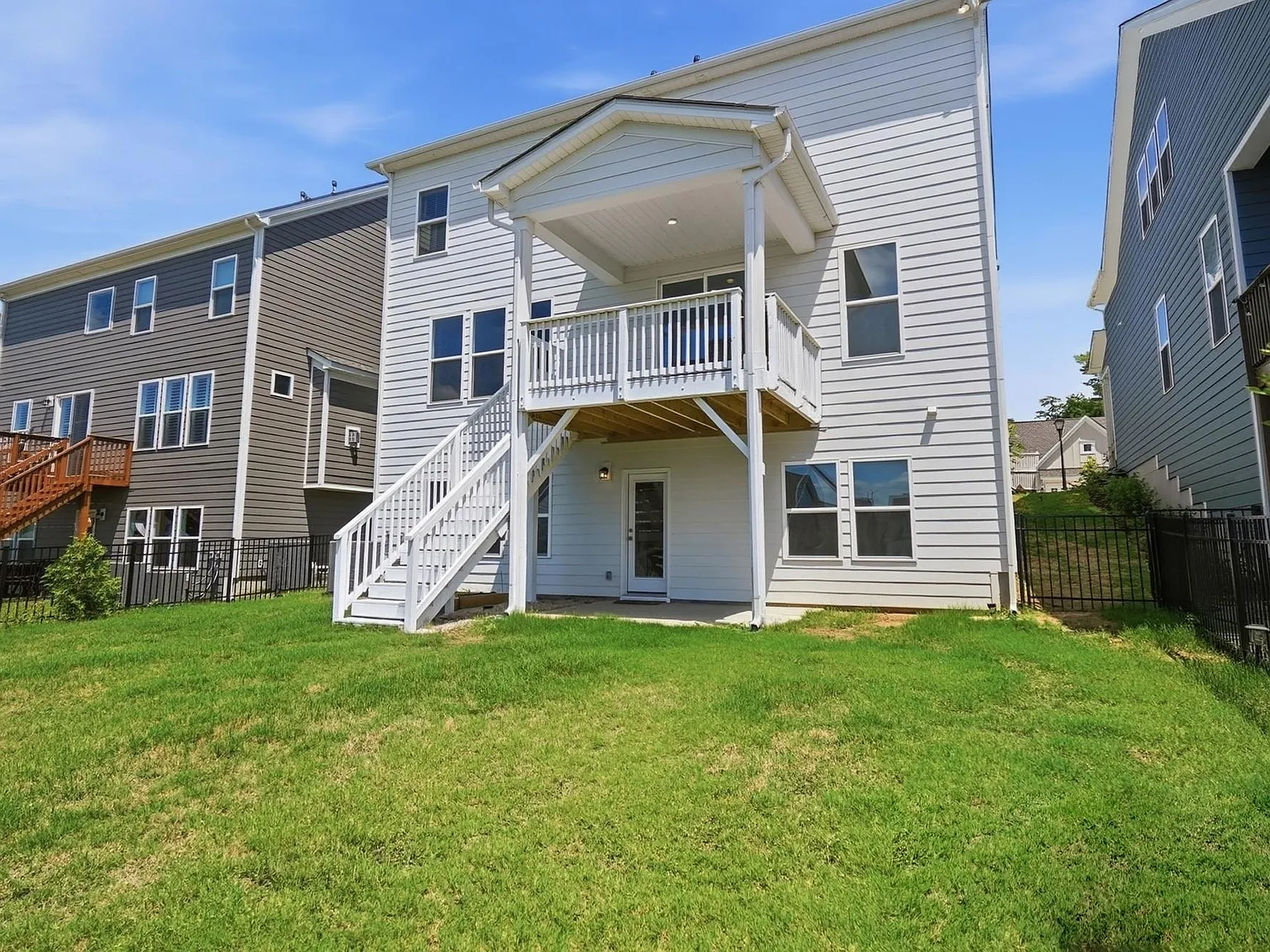 6 bed, 4119 sqft, $3,800 — Photo 4